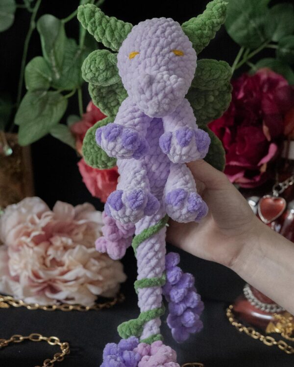 Dragonnet fleuri dans son oeuf