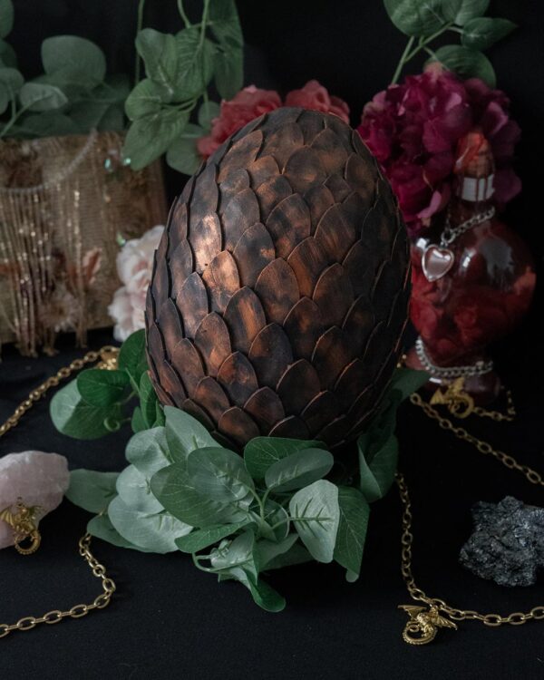 Dragonnet fleuri dans son oeuf