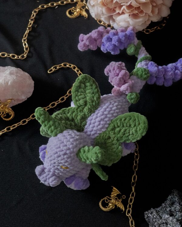 Dragonnet fleuri dans son oeuf