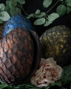 Dragonnet fleuri dans son oeuf