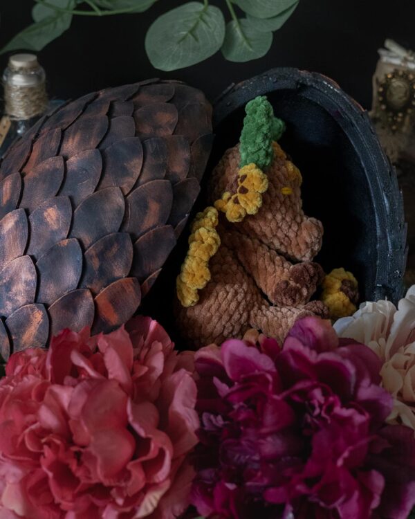 Dragonnet fleuri dans son oeuf