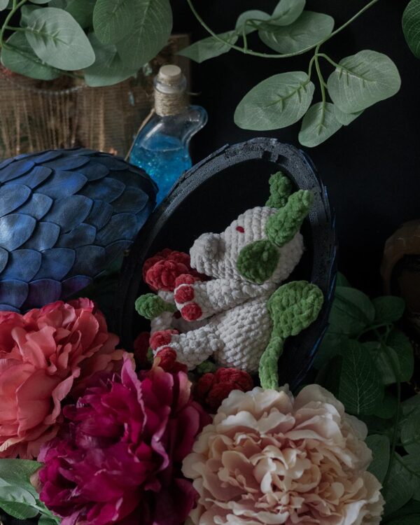 Dragonnet fleuri dans son oeuf
