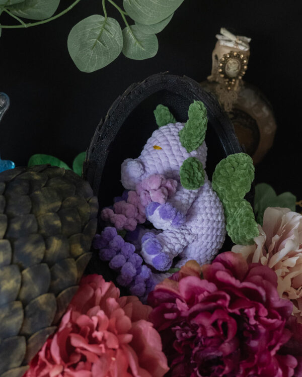 Dragonnet fleuri dans son oeuf